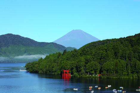 展望室より見る芦ノ湖と富士山3.jpg